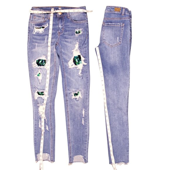 Almost Famous Mid Rise Distressed Sequin PatchSkinny Jeans –Size 0 - Picture 8 of 8